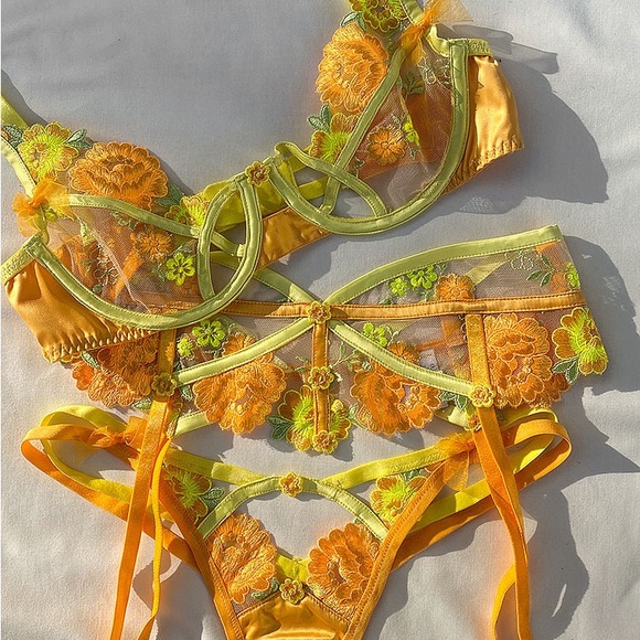 For Love and Lemons Neon Rose Embroidered SET - Picture 2 of 9